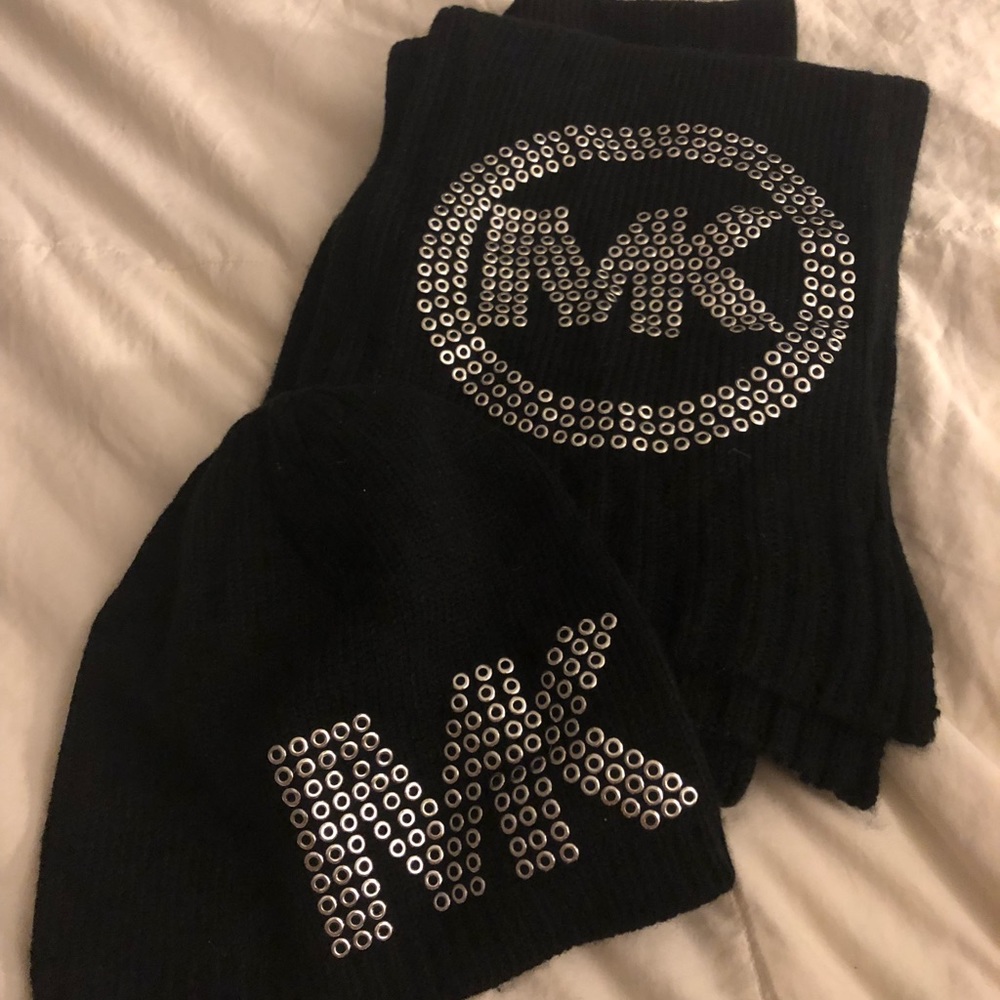 Micheal Kors Scarf & Hat